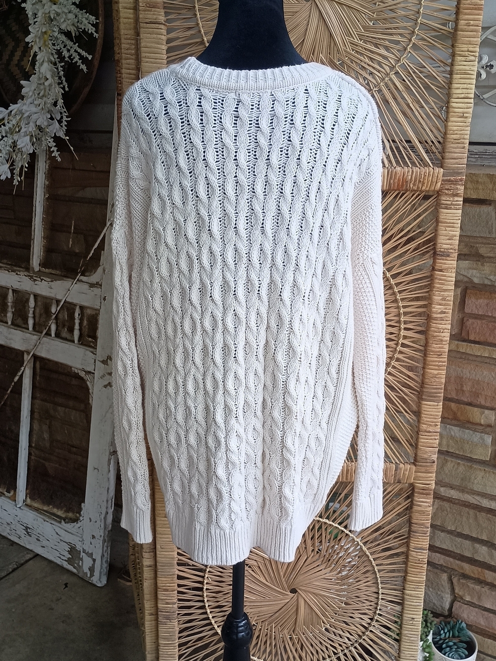 H&M Cream Cable-Knit Crewneck Sweater_M - Picture 4 of 6